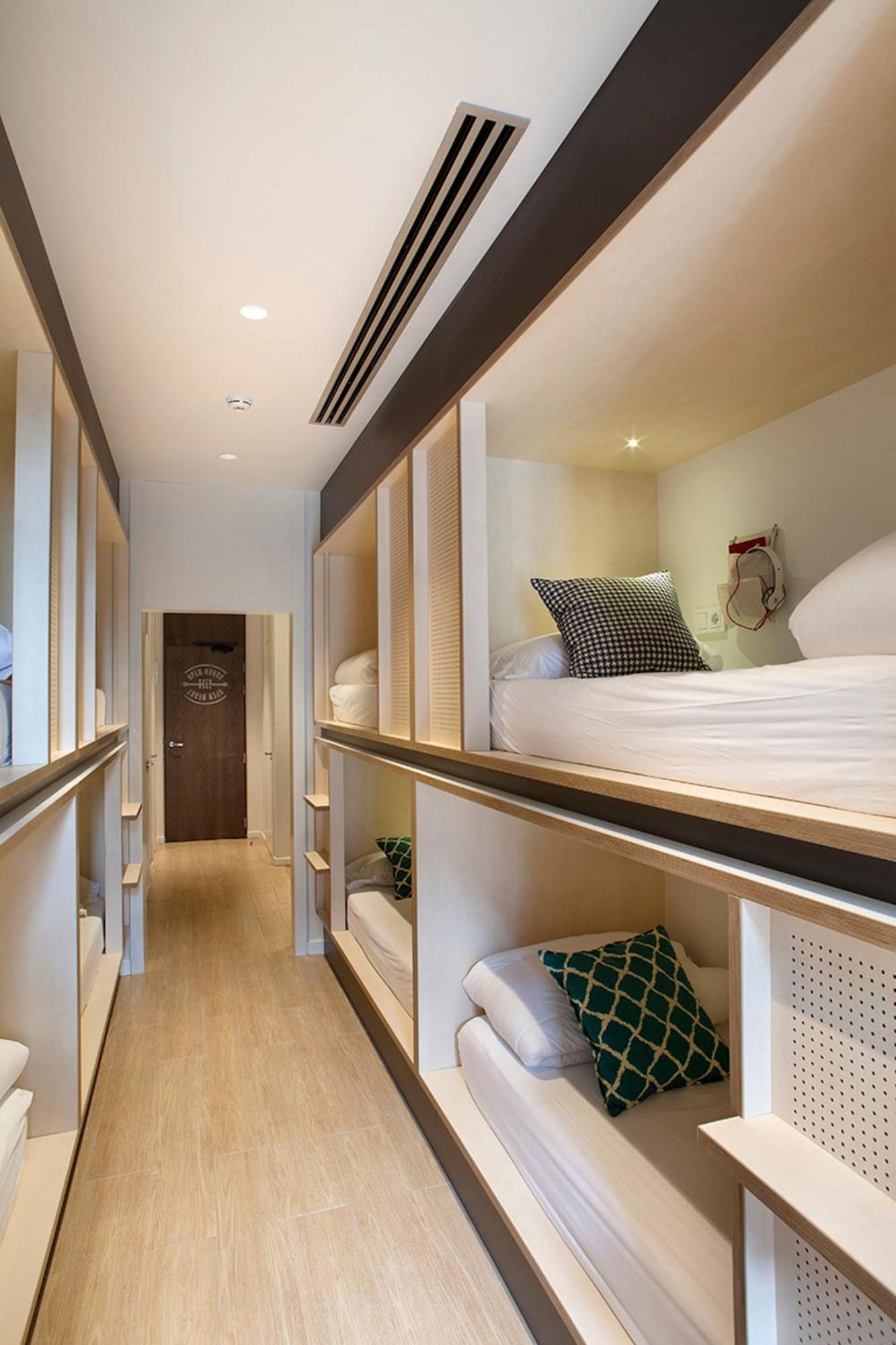 Bed 8-Bed Female Dormitory Room